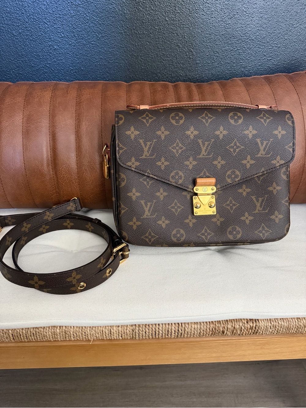 Louis Vuitton Pochette Métis Crossbody Bag